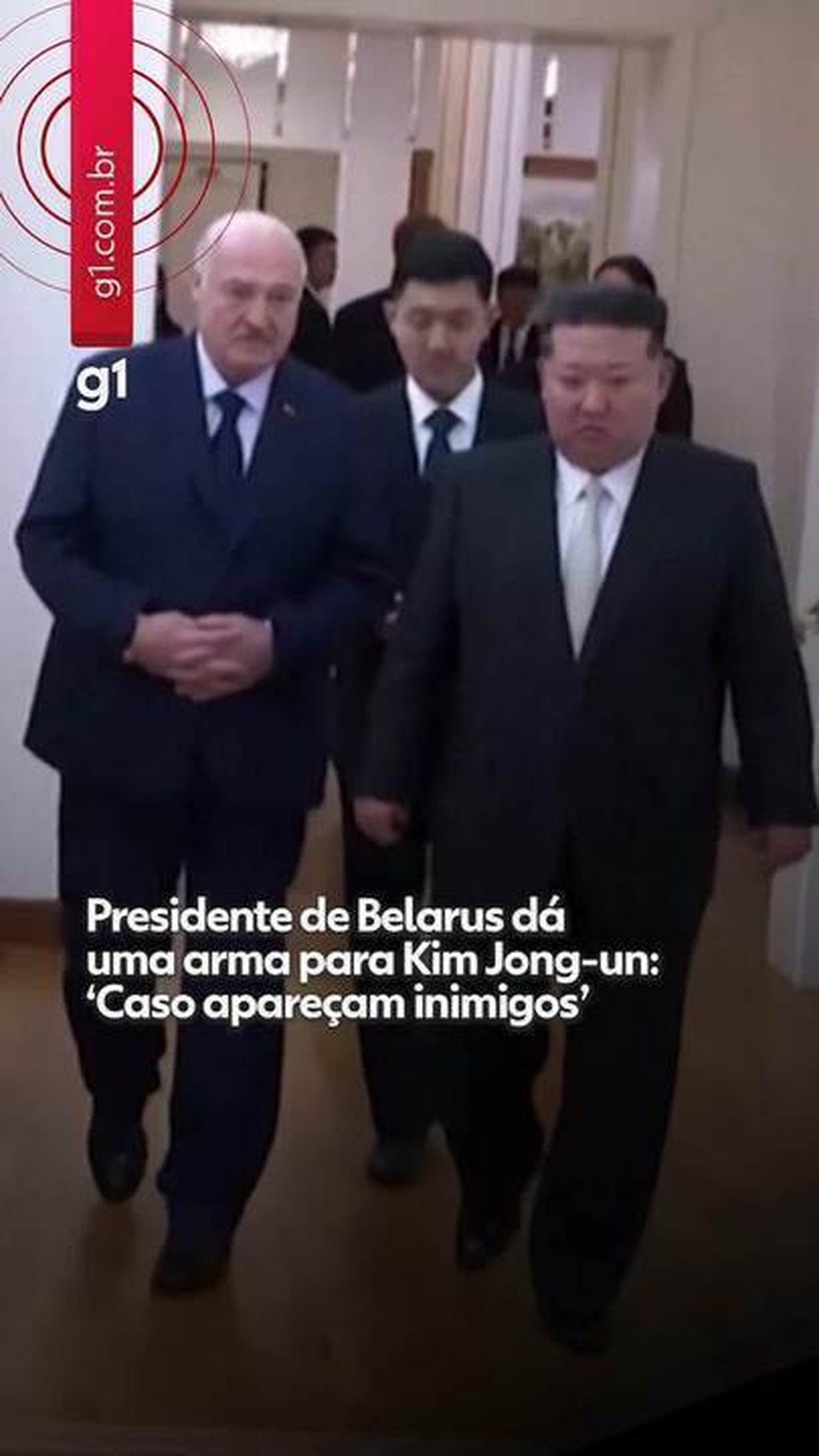 Presidente de Belarus dá fuzil a Kim Jong-un em encontro na Coreia do Norte: 'Caso apareçam inimigos'