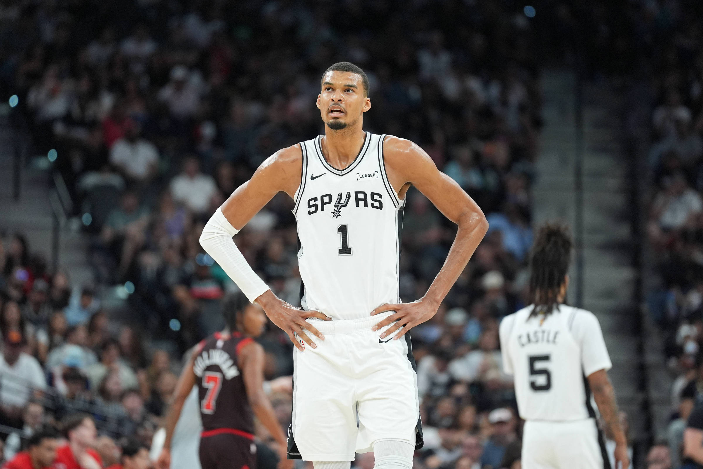 Wembanyama firma recorde na NBA com duplo-duplo mais rápido da história