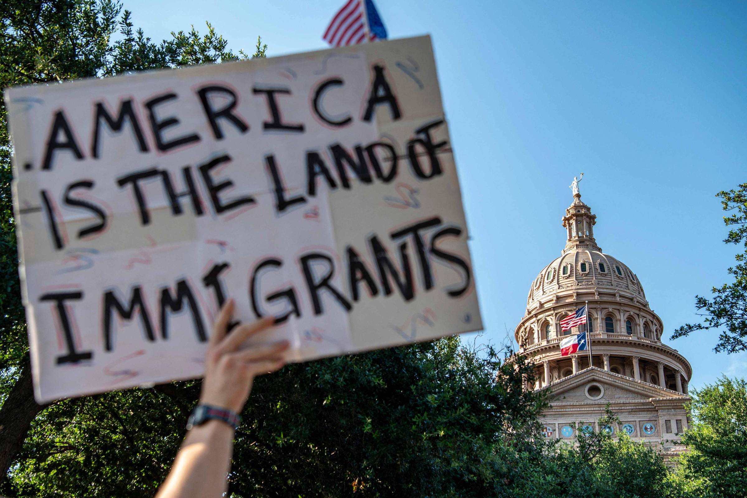 Suprema Corte inicia julgamento para decidir se Trump pode negar cidadania a filhos de imigrantes