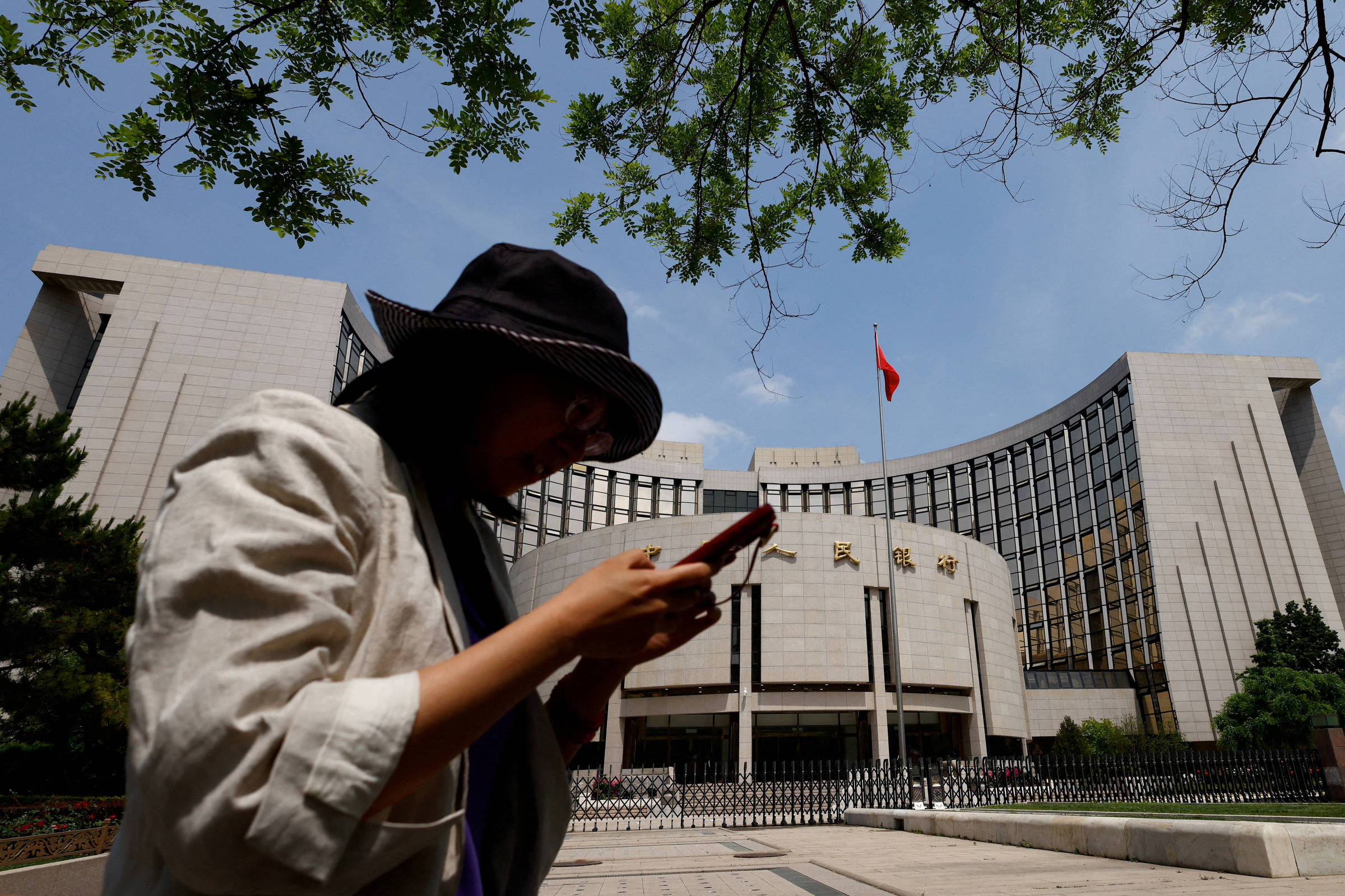 China derruba postagens contra o casamento e a maternidade em novo passo de campanha de censura