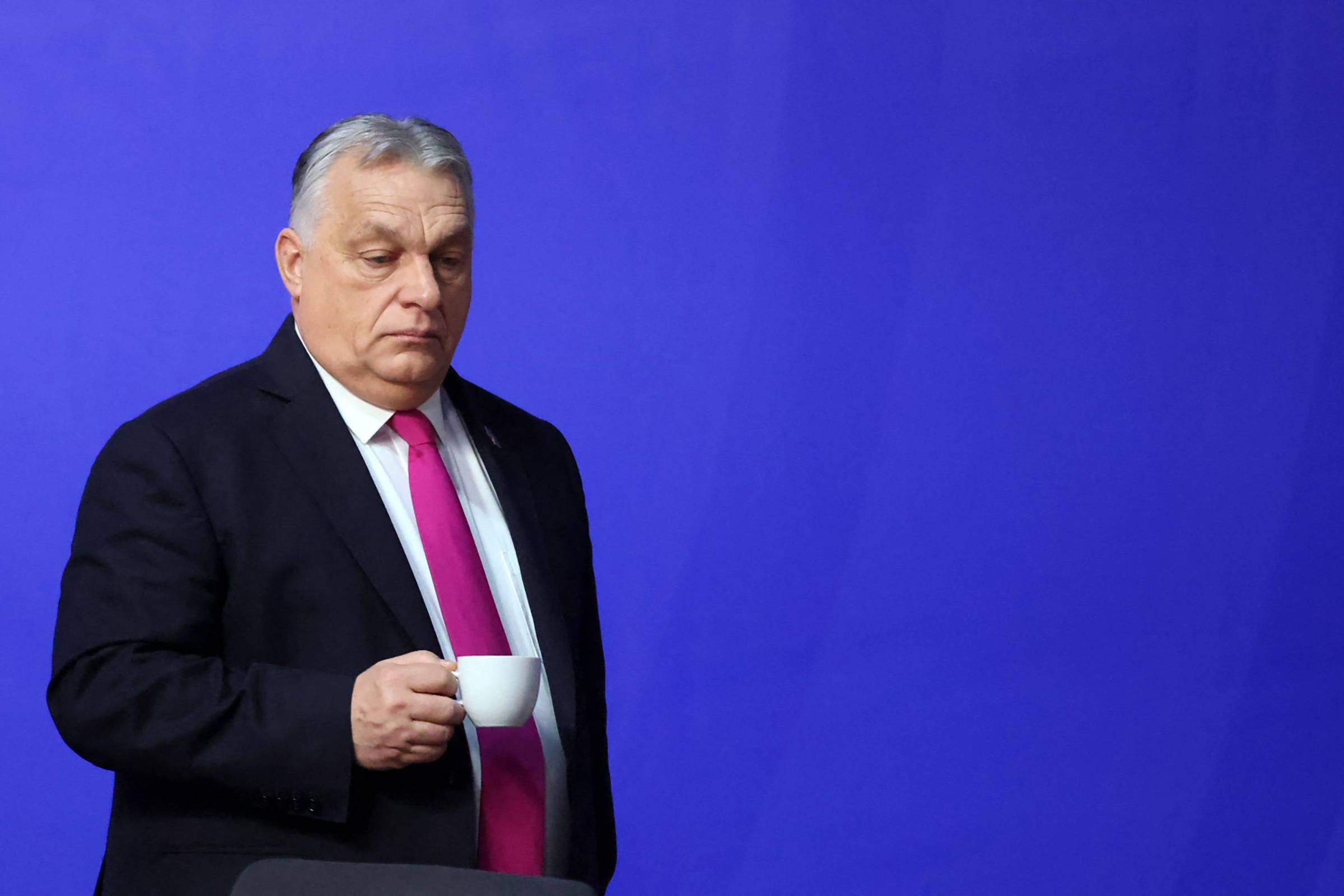 Viktor Orbán mudou de pele para permanecer no poder e testou limites da democracia