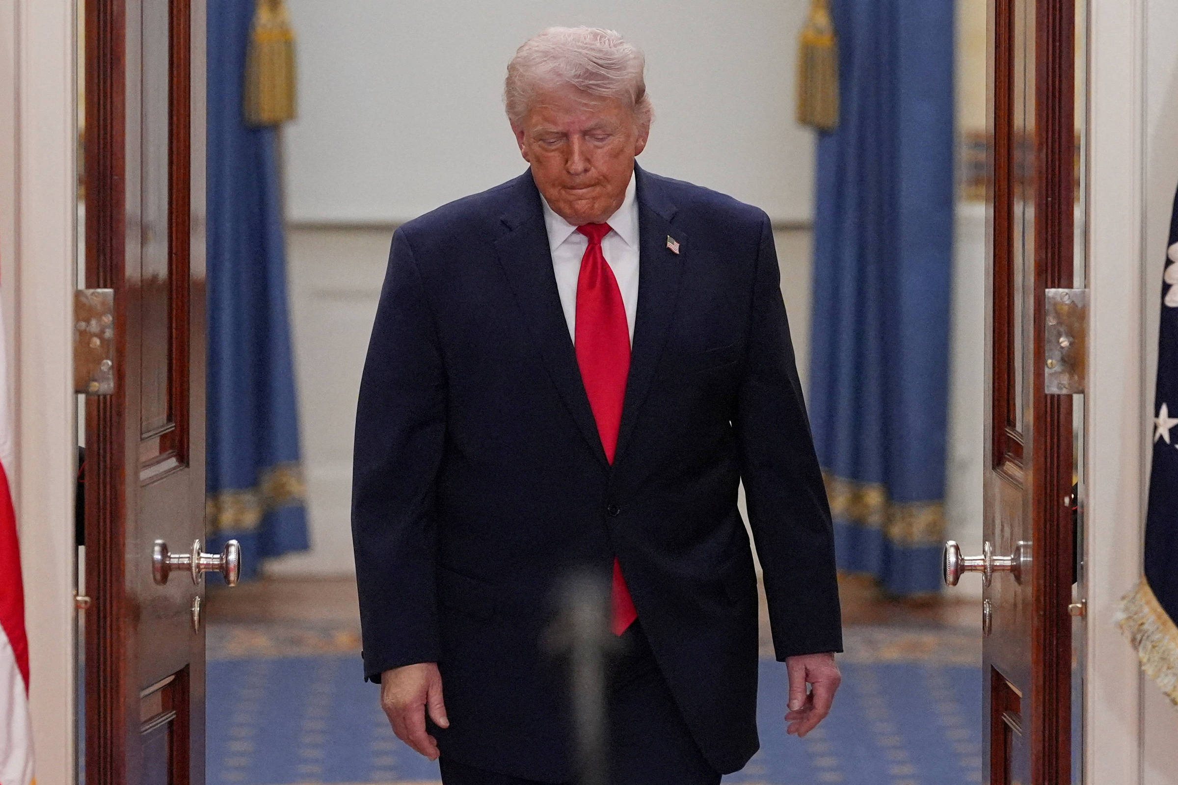 Trump xinga apoiadores após receber críticas e expõe racha em sua base