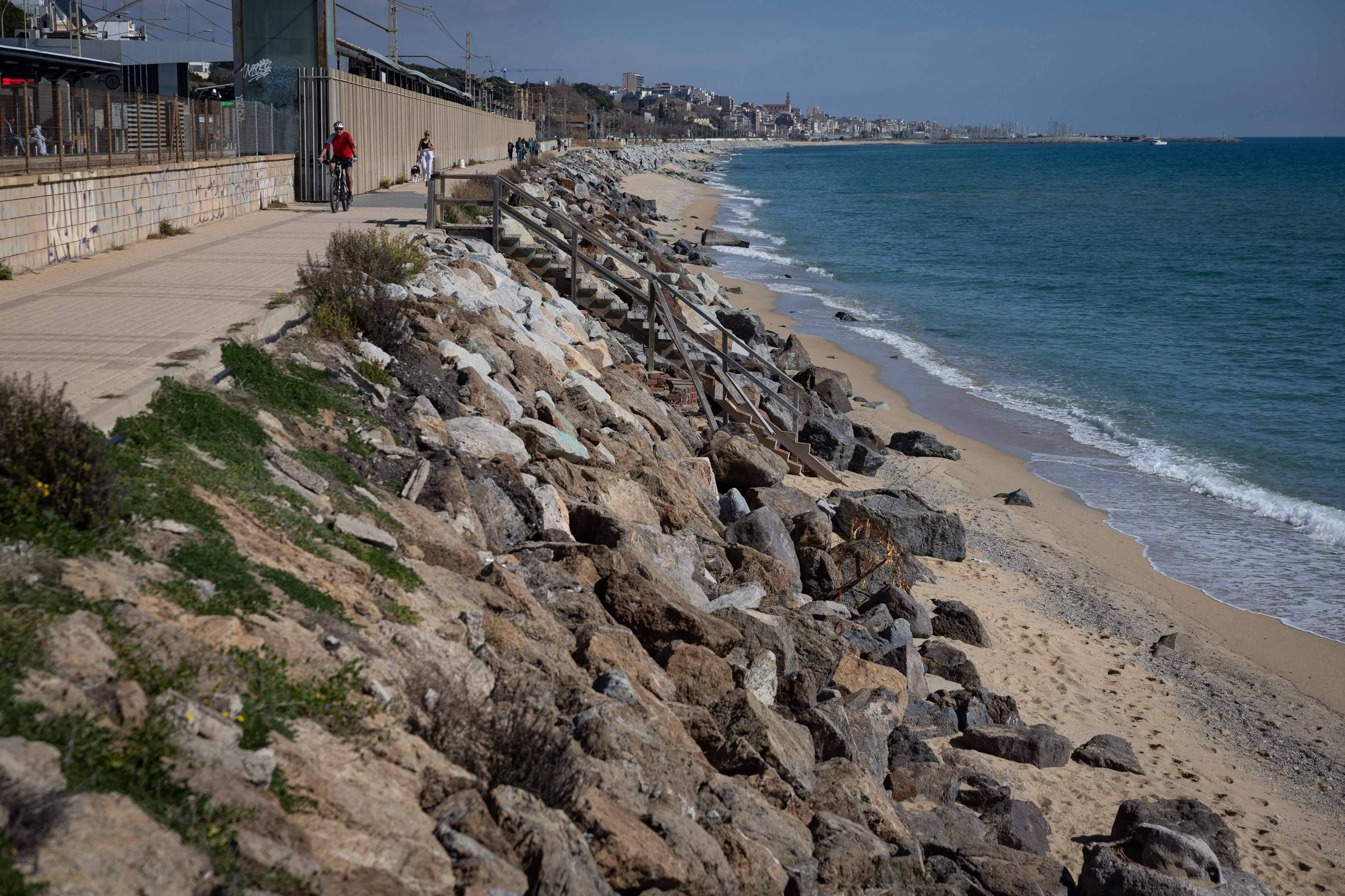 Cidades da Espanha apostam em renaturalização para salvar praias