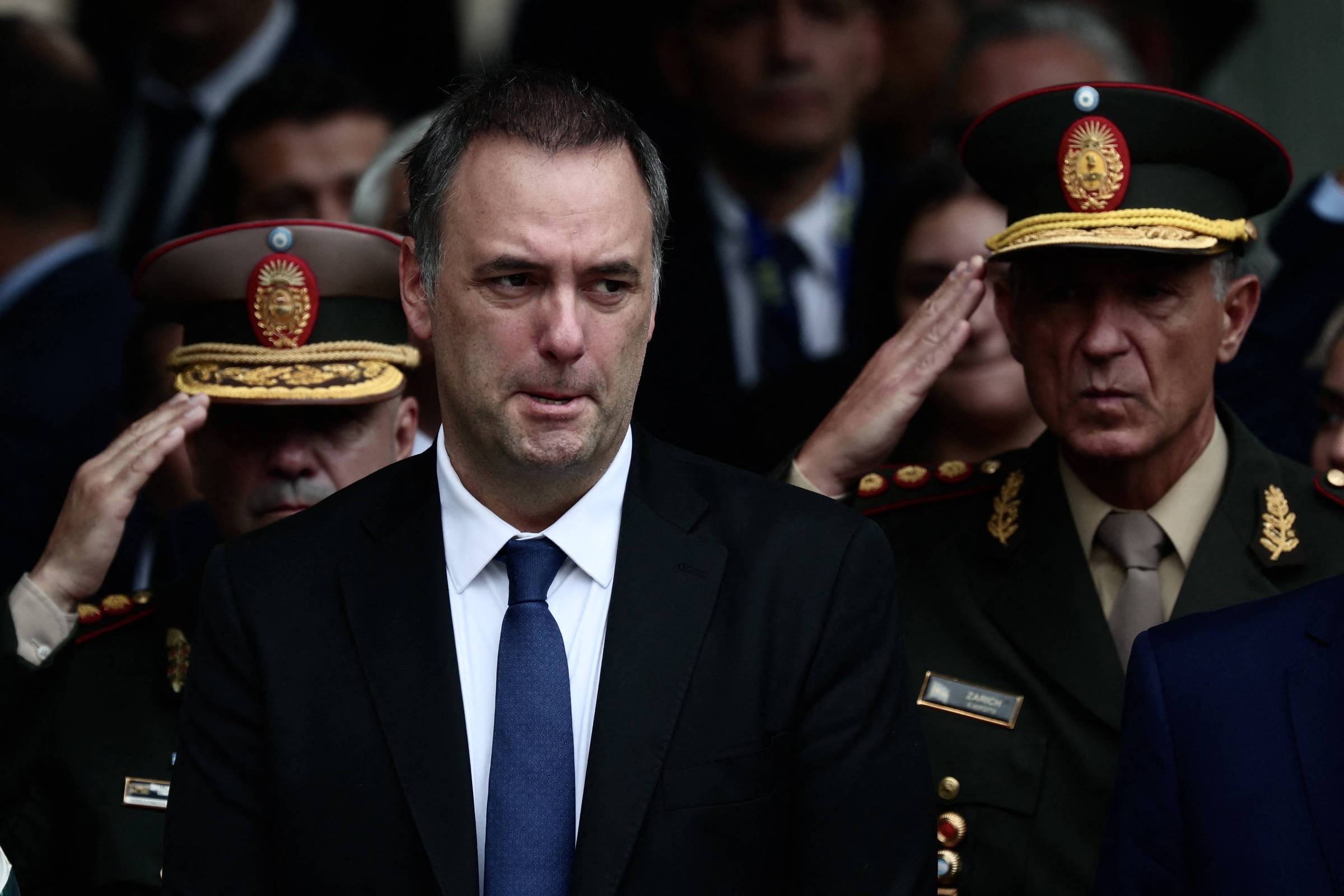 Escalada de problemas atinge alta cúpula do governo de Javier Milei